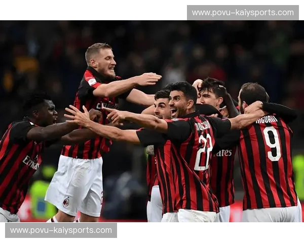 红黑铁蹄下的浪漫与突围：AC米兰VS帕尔马，一场跨越时代的绿茵狂想曲